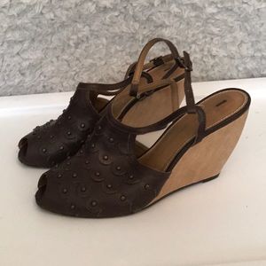 Anthropologie brown wedge sandals scallop edge